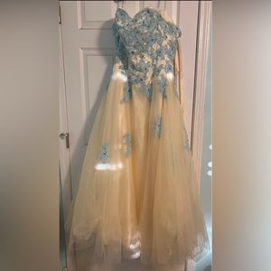 Ivory prom dress with blue lace details, size 6